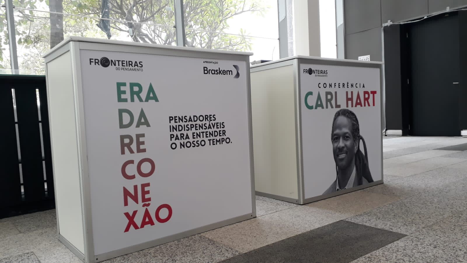 4 - ADESIVACAO DE BALCAO PARA EVENTO