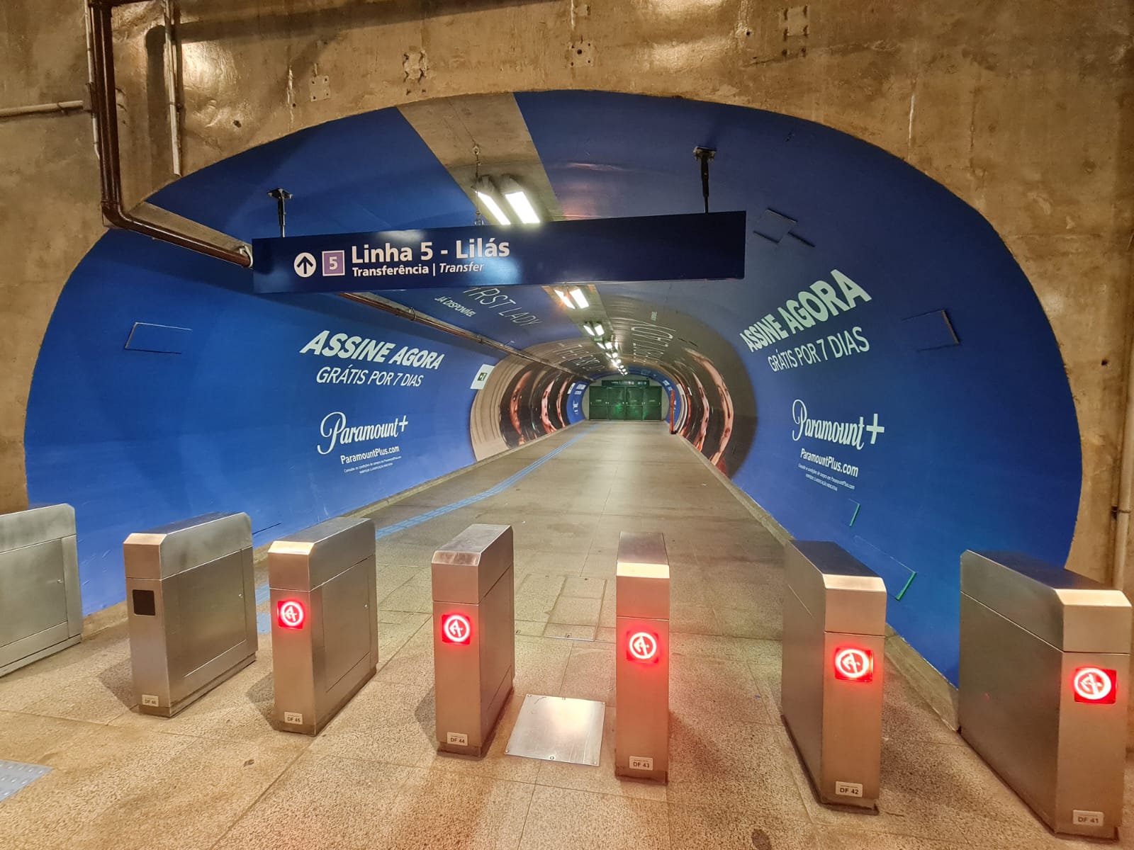 ADESIVO PARAMOUNT METRO SANTA CRUZ 1