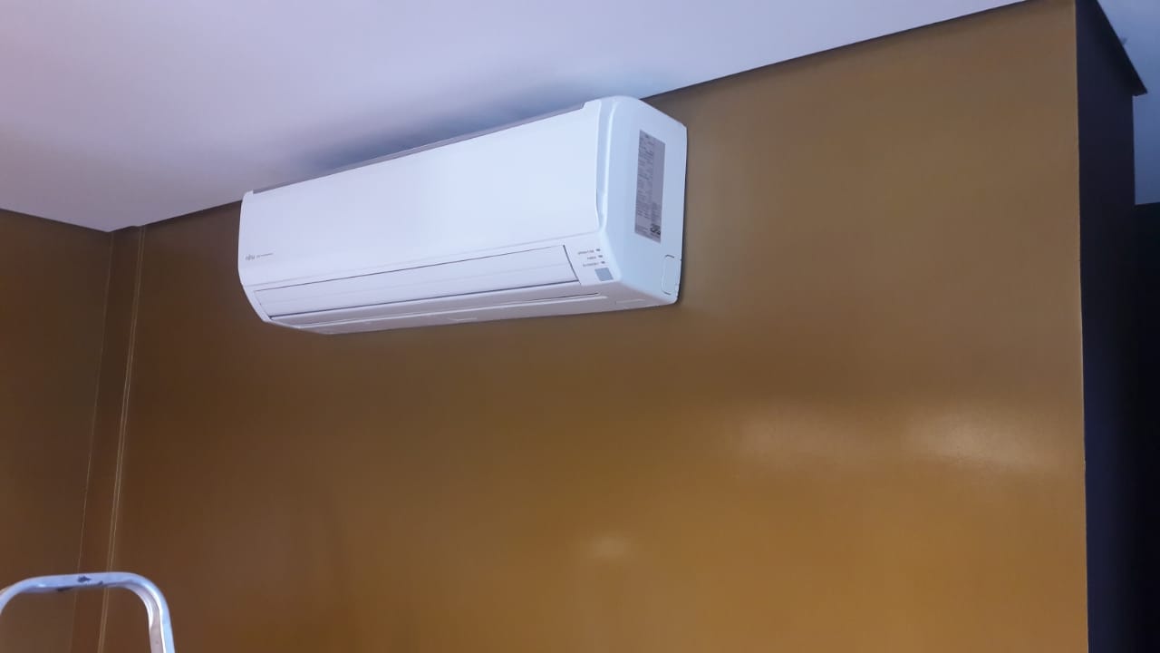 AR CONDICIONADO ADESIVADO 3